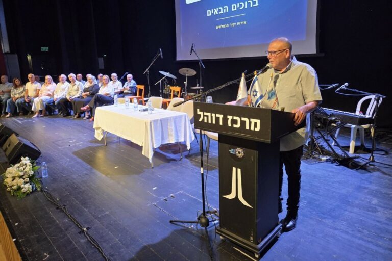 יו"ר ההסתדרות ארנון בר-דוד בטקס הענקת אותו הוקרה של הסתדרות הגמלאים (צילום: דוברות ההסתדרות)
