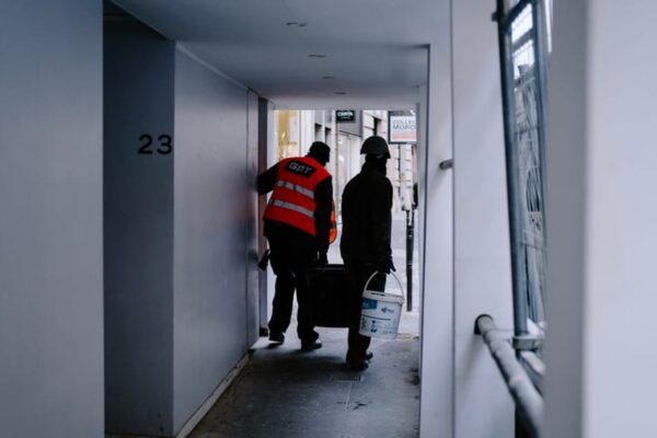 building maintenance (קרדיט: Mathias Reding באתר PEXELS)