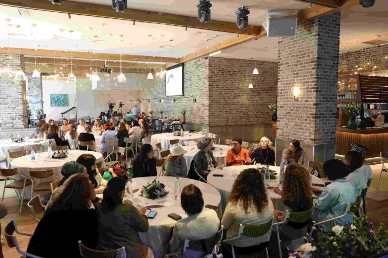 דיונים בשולחנות עגולים בכנס איגוד העו"סים (צילום: יוסי קרסו)