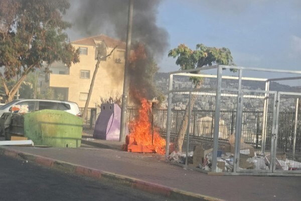 הפח הבוער שממנו נפגע ילד בן כ-10 שמצבו מוגדר אנוש (צילום: רשתות חברתיות לפי סעיף 27א')