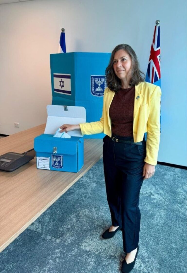בשגרירות בפיג'י התחילו להצביע בבחירות לכנסת 2026 (צילום: דוברות משרד החוץ)