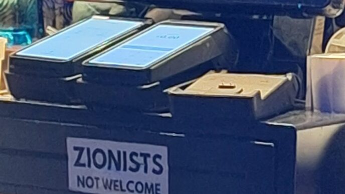 "אם הם היו יכולים לכתוב 'אין כניסה ליהודים', הם היו כותבים את זה": הפאב האירי שמסרב להכניס ציונים
