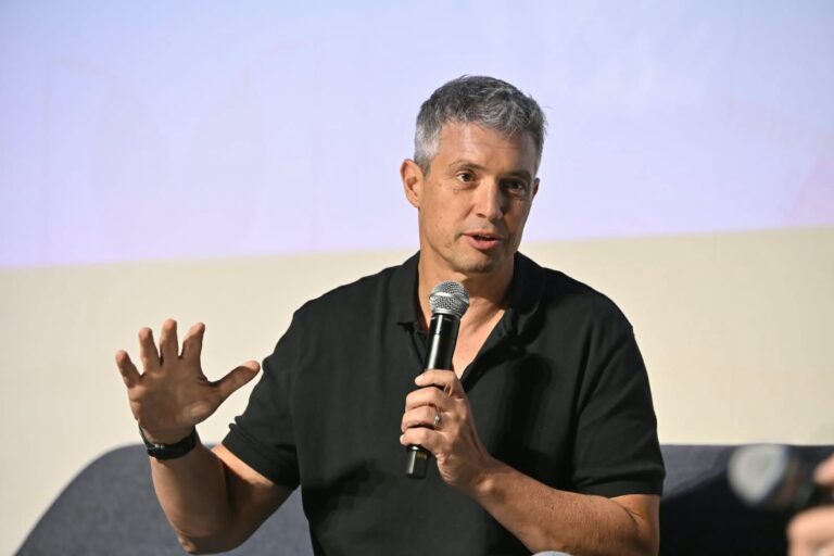 יועז הנדל בכנס בעמק יזרעאל (צילום: שרון צור, מועצה אזורית עמק יזרעאל)