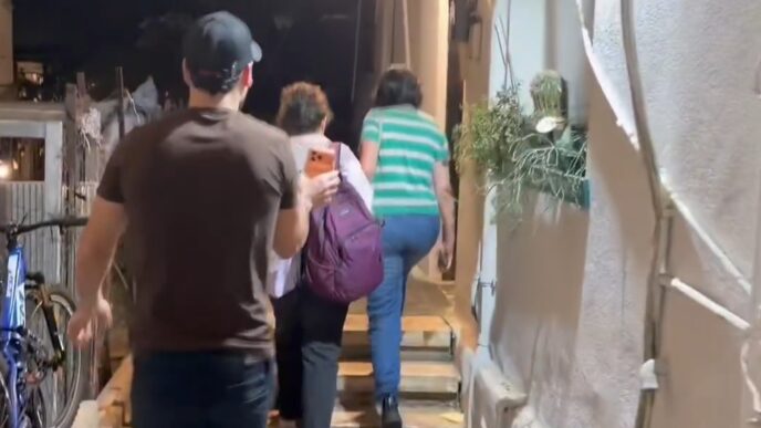 מרדכי דוד ופעילי ימין קיצוני התפרצו להקרנת סרט במטה הרשימה המשותפת בתל אביב
