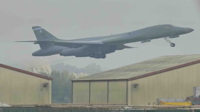 הפנטגון: כל מפציצי ה-B-1 פונו מבריטניה בעקבות התרעות על איום איראני