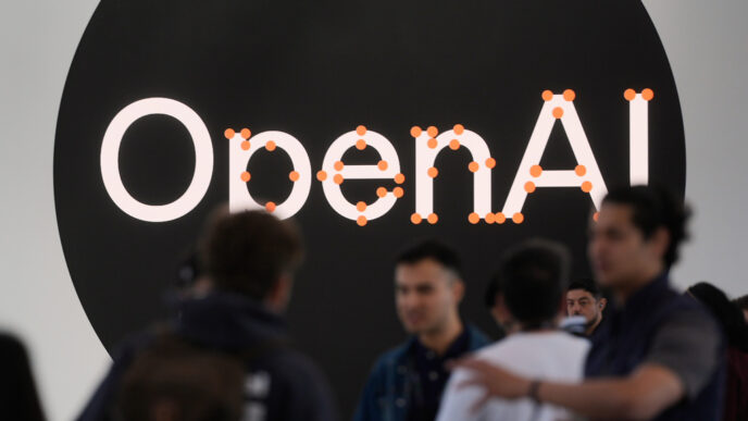 מכשיר הקלטה עטוף בנייר טואלט: מהנדס ב-OpenAI חשוד בציתות להנהלה