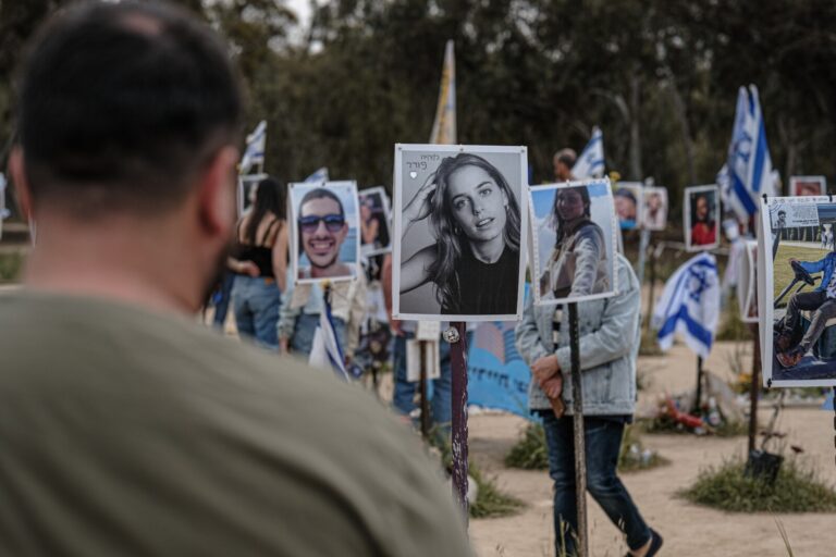 האנדרטה של מאיה פודר במתחם הנובה (צילום: דוד טברסקי)