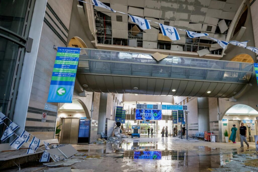 מתחם בבית החולים סורוקה שנפגע מטיל איראני, יוני 2025 (צילום: יאיר תירוש/פלאש90)