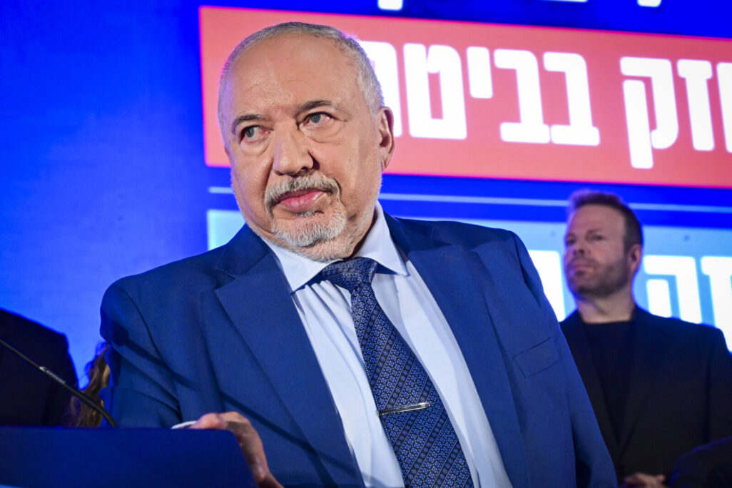 "אם לא ניטול את היוזמה לידינו, עתידנו ייקבע בידי אחרים". אביגדור ליברמן (צילום ארכיון: אבשלום ששוני/פלאש90) "אם לא ניטול את היוזמה לידינו, עתידנו ייקבע בידי אחרים". אביגדור ליברמן (צילום ארכיון: אבשלום ששוני/פלאש90)