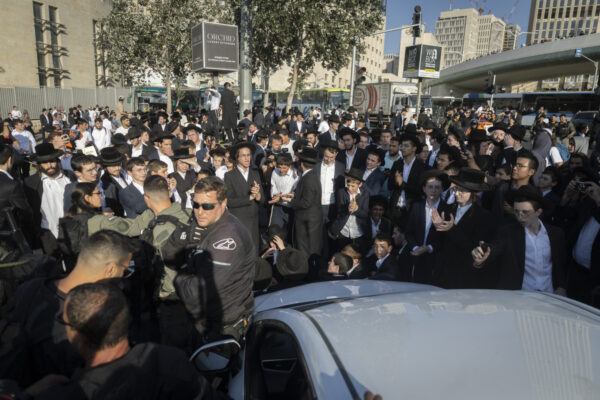 הפגנת מחאה נגד גיוס חרדים, ירושלים 8 באוקטובר (צילום: חיים גולדברג/Flash90)