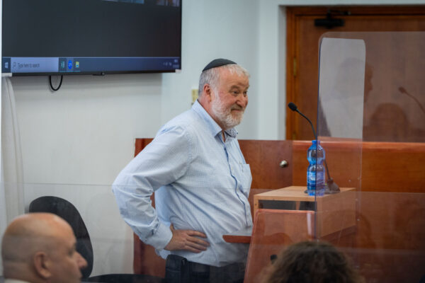 היועץ המשפטי לשעבר, פרופ' אביחי מנדלבליט, מעיד במשפט נתניהו (צילום: חיים גולדברג/פלאש90)