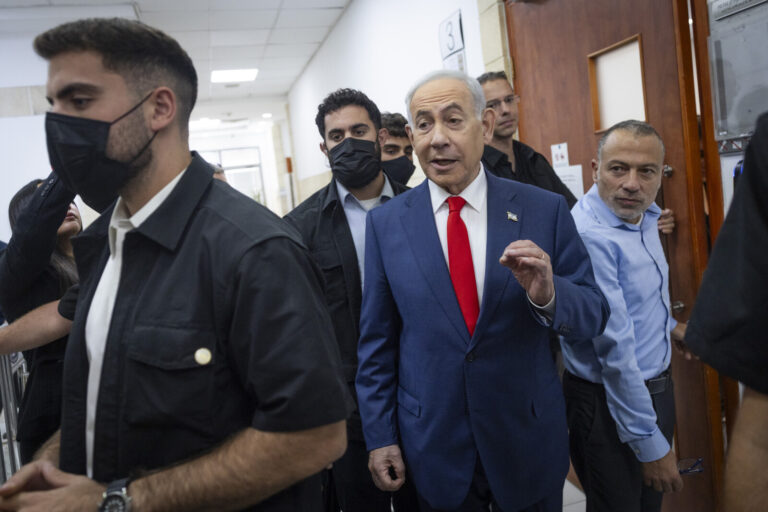 ראש הממשלה נתניהו מגיע לשמוע את עדות מנדלבליט במשפטו (צילום: חיים גולדברג/פלאש90)