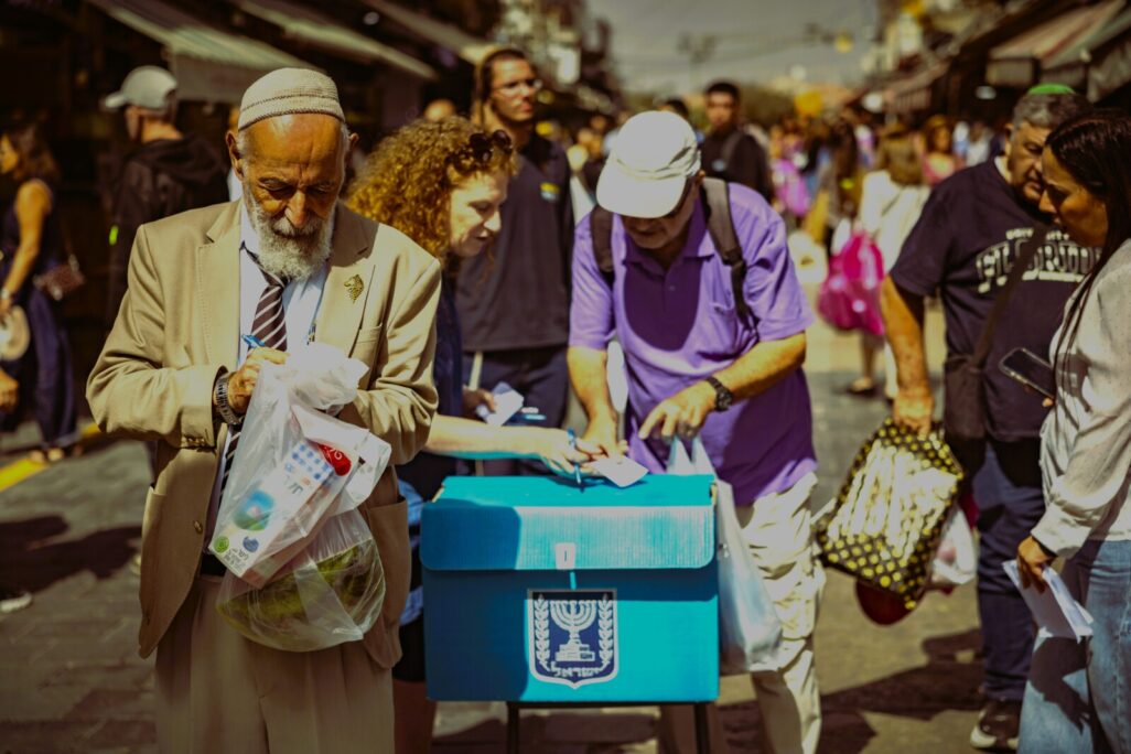 קלפי לסקר בשוק מחנה יהודה (צילום: פלאש 90)