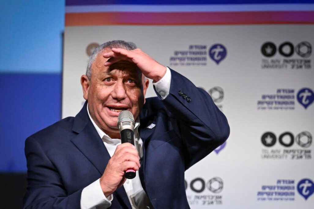 יו"ר 'ישר' גדי איזנקוט בכנס בחירות של אגודת הסטודנטים באוניברסיטת תל אביב (צילום: אבשלום ששוני/פלאש90)