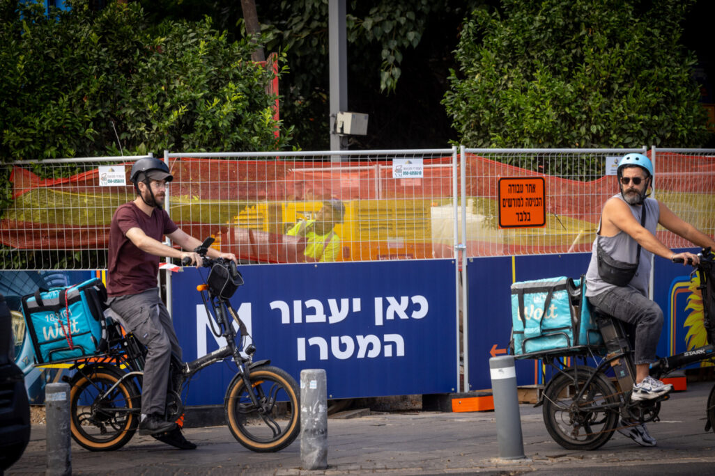 עבודות להקמת המטרו בשדרות רוטשילד, סמוך לכיכר הבימה בתל אביב, היום (צילום: מרים אלסטר/פלאש 90) עבודות להקמת המטרו בשדרות רוטשילד, סמוך לכיכר הבימה בתל אביב (צילום: מרים אלסטר/פלאש 90)