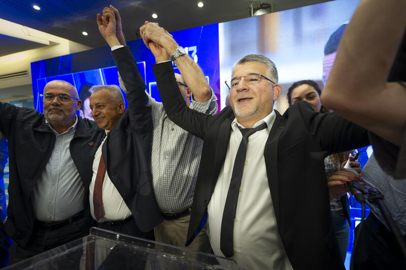 יו"ר הרשימה המשותפת יוסף ג'בארין וראשי הרשימה בכינוס לאחר תוצאות המדגמים בבחירות 2026 (צילום: שרון לייבל / פלאש90)