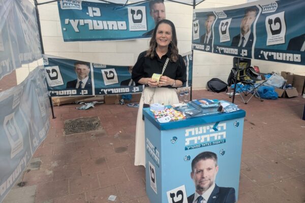 ח"כ מיכל וולדיגר בדוכן של הציונות הדתית. "כל מי שיתיישר עם קווי היסוד של הממשלה שנקים – שיצטרף" (צילום: ניצן צבי כהן)
