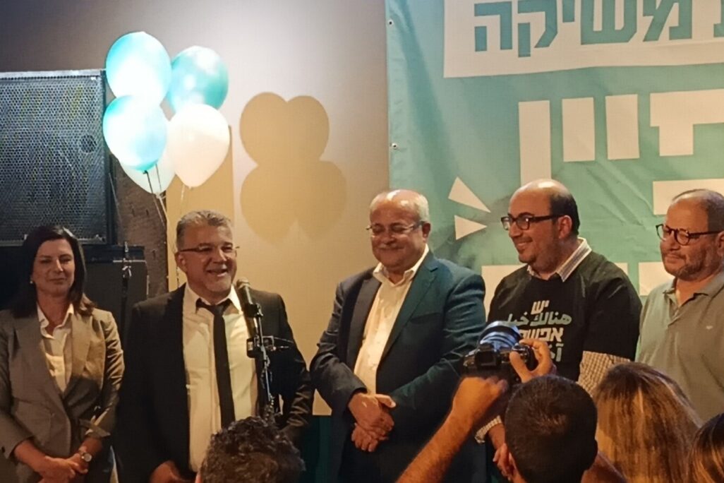 מימין: עופר כסיף, סאמי אבו שחאדה, אחמד טיבי, יוסף ג'בארין, מהא כרכבי (צילום: יניב שרון)