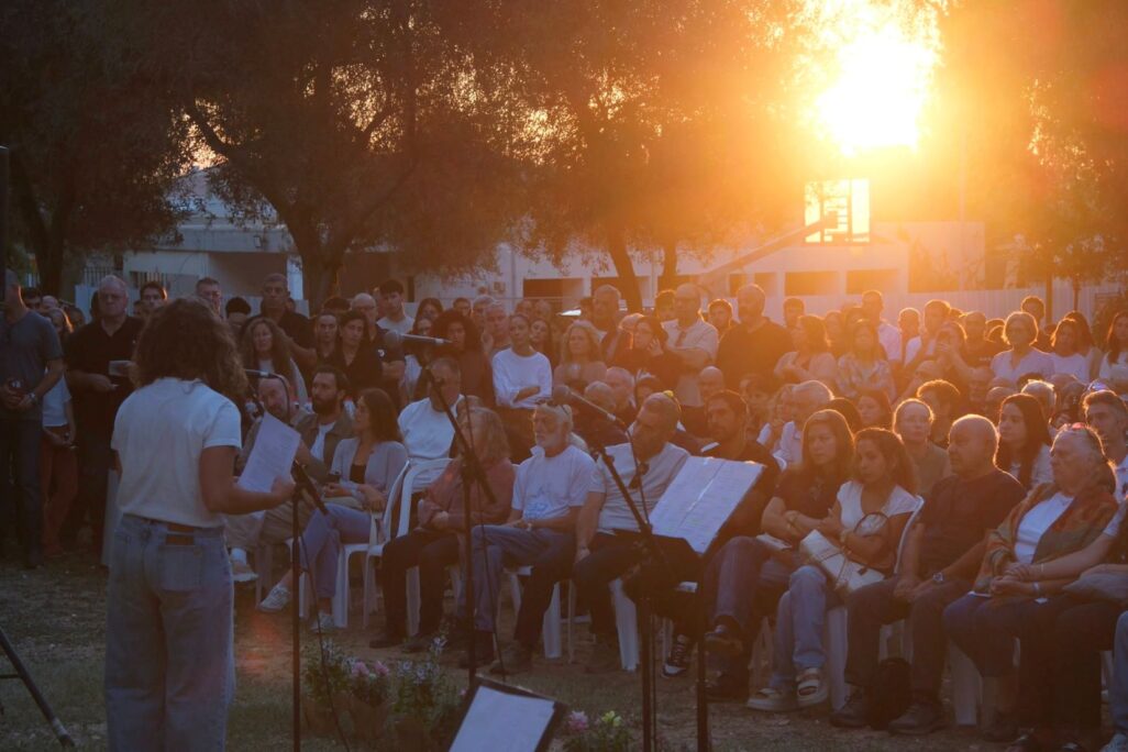 טקס זיכרון ל-7 באוקטובר בנשקייה בכפר עזה (צילום: דוד טברסקי) טקס זיכרון ל-7 באוקטובר בנשקייה בכפר עזה (צילום: דוד טברסקי)