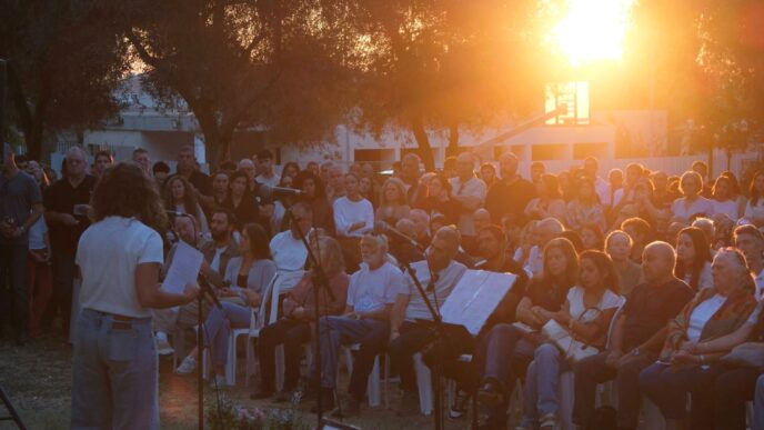 מאות התכנסו בנשקייה בכפר עזה ב-06:29 למעמד זיכרון: "פה נעשו מעשים גדולים"