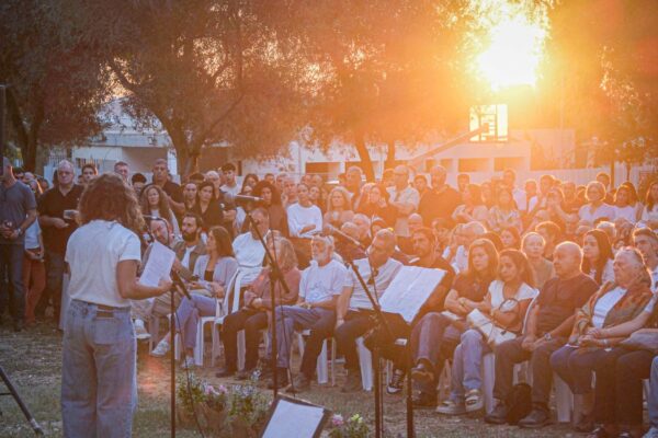 טקס זיכרון ל-7 באוקטובר בנשקייה בכפר עזה (צילום: דוד טברסקי)