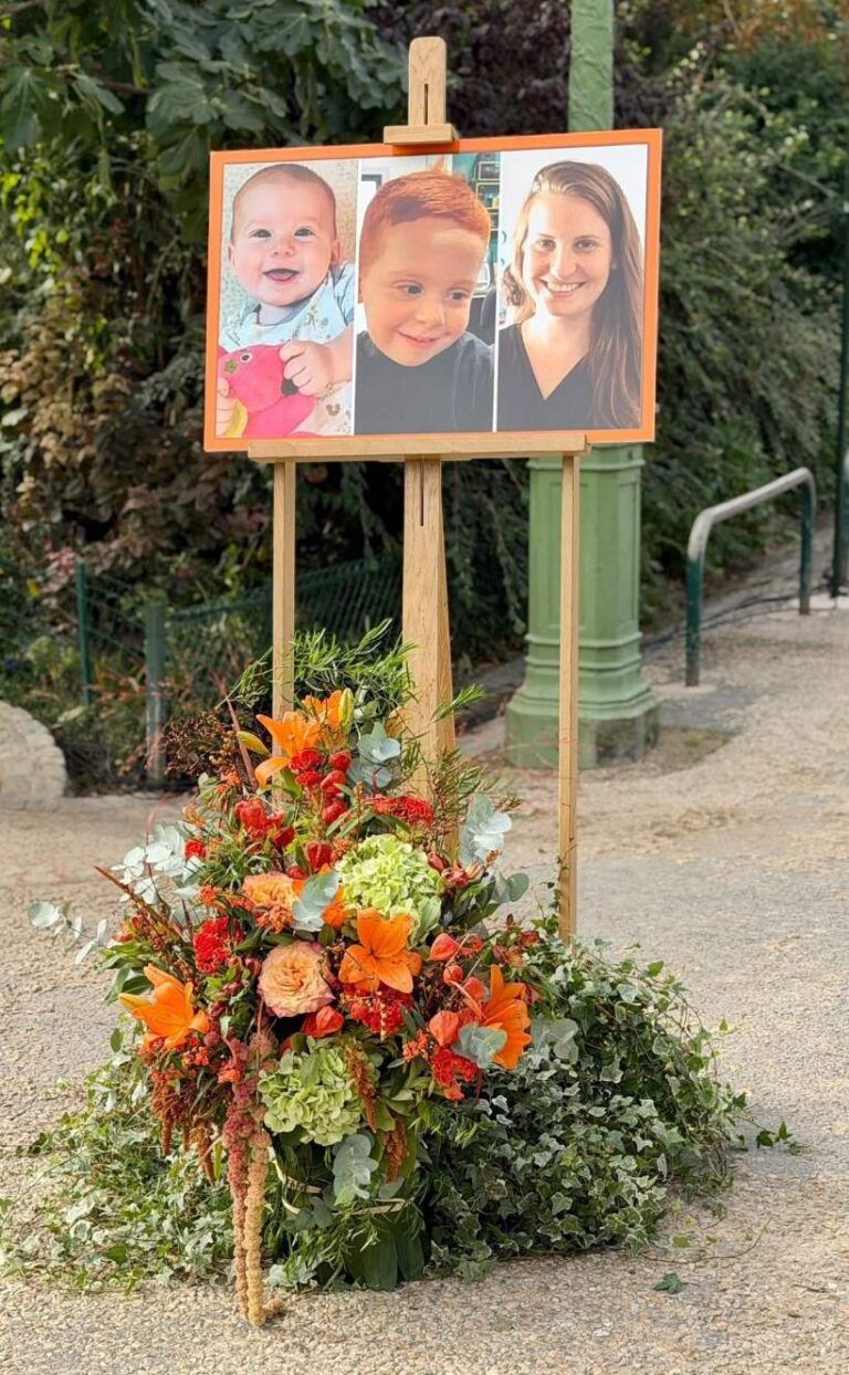 שירי, אריאל וכפיר ביבס מונצחים בפארק מונסו בפריז (צילום: משרד החוץ)