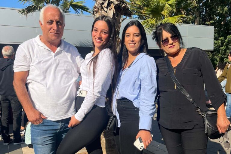 שרי, שחר, שי ודרור אשרם. "שי היתה ילדה מצטיינת ובולטת, בלי להתאמץ כמעט" (צילום: אלבום פרטי)