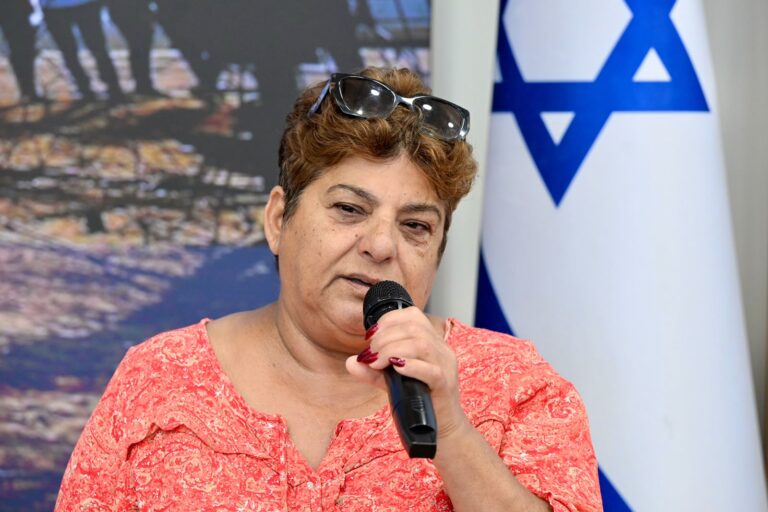 רחל אדרי מאופקים בטקס בבית ההסתדרות. "אני לא אתן למחבלים לנצח" (צילום: קובי קואנקס)