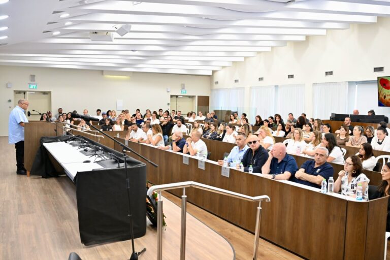 הטקס הזיכרון ל-7 באוקטובר בהסתדרות. "אנחנו מחויבים לכוחות הביטחון, לאזרחים ולשיקום החברה" (צילום: קובי קואנקס)