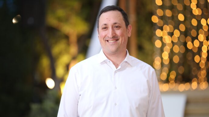 מי הם, מה הם עשו וכיצד הגיעו לשלב הזה: המיזם שמתעד מועמדים למקרה שייבחרו