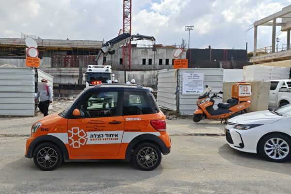 אתר הבנייה בשדרות בו נפל עובד מפיגום ונפצע בינוני (צילום: דוברות איחוד הצלה)