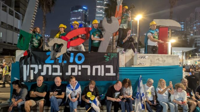 עשרות אלפים הפגינו בכיכר החטופים בדרישה להקמת ועדת חקירה ממלכתית