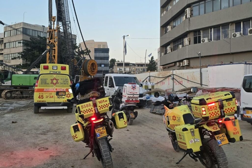 זירת תאונת עבודה קטלנית ברמת גן, 28 באוקטובר 2026 (צילום: תיעוד מבצעי מד"א)