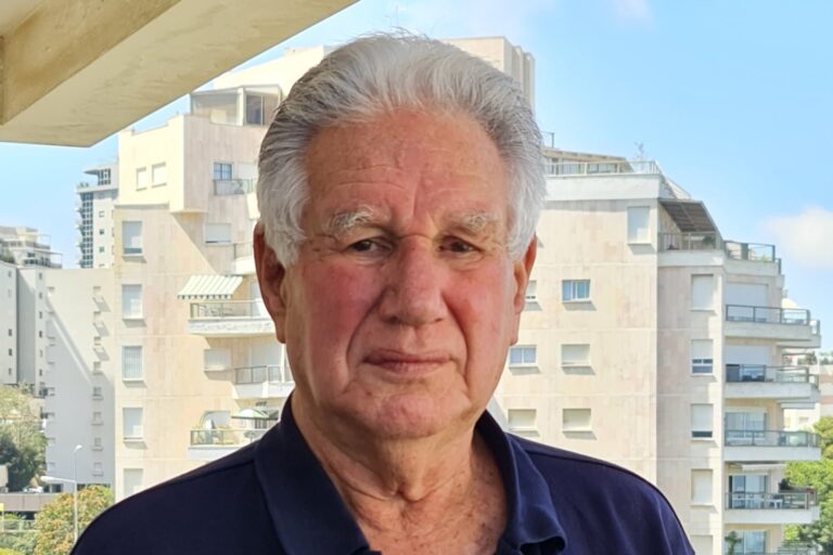 יואב גלבר. "כהיסטוריון, אני מתנגד לזיכרון, אני נלחם בו. זיכרון משדר את מה שאני כבר יודע. מחקר היסטורי מערער על הזיכרון ומנסה להבין מה קרה באמת" (צילום: Hanay / ויקימדיה קומונס)
