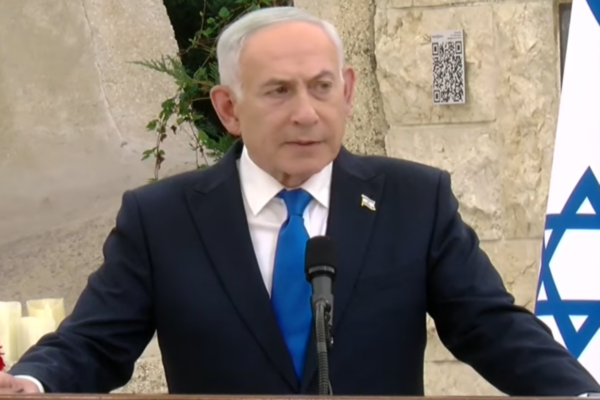 ראש הממשלה בנימין נתניהו בטקס האזכרה הממלכתי האזרחי ל-7 באוקטובר ולחרבות ברזל (צילום מסך)