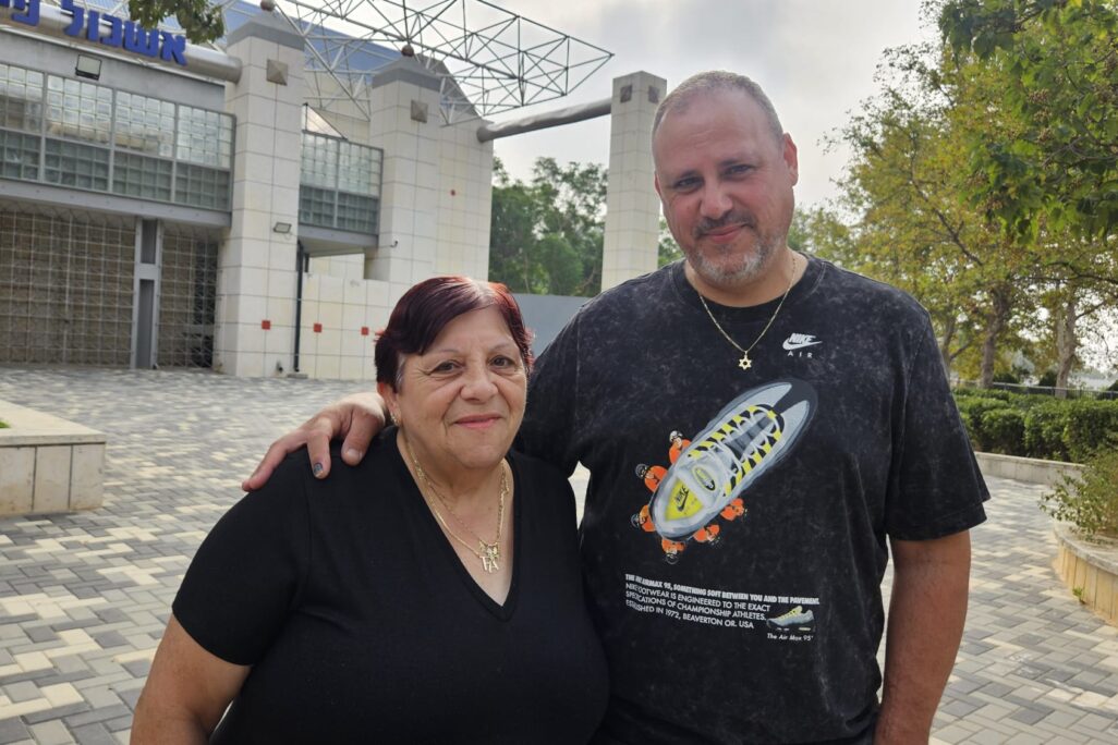 שחר ופלורה אזולאי (צילום: מאיה רונן) שחר ופלורה אזולאי (צילום: מאיה רונן)