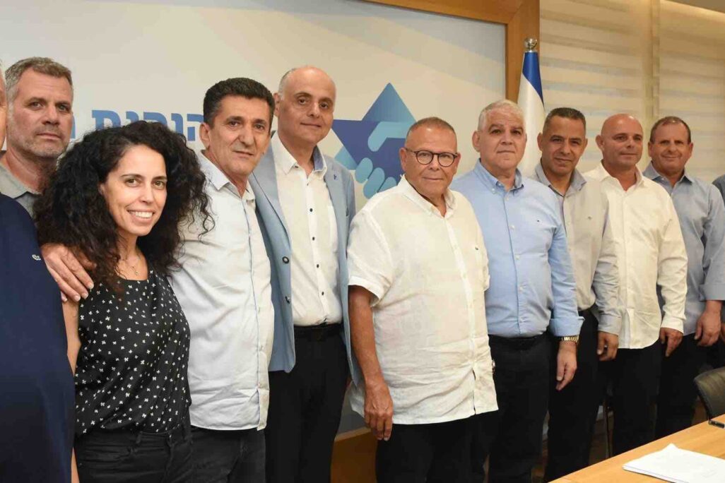 מעמד חתימת ההסכם (צילום: יסמין גיל, דוברות ההסתדרות)